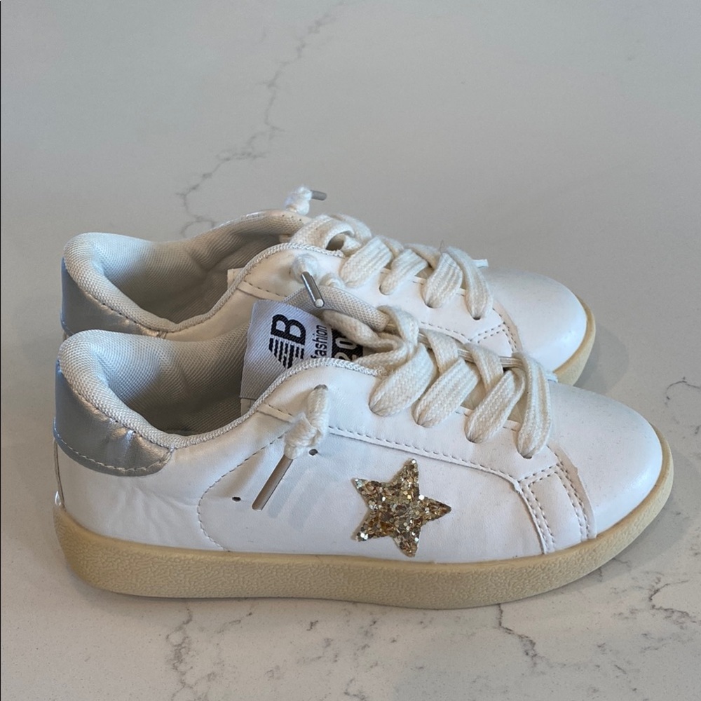SOLD 🏷️ Toddler Gold Star Sneakers